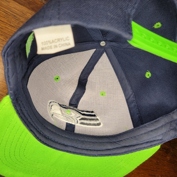 Like new Seahawks snap back cap - Picture 5 of 5